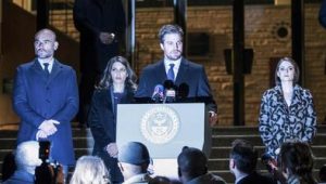 Arrow 5×15 Fighting Fire with Fire